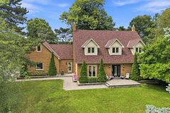 111 Whispering Pine Trail, Aurora, ON, exterior