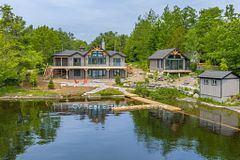 1111 Lakeshore Drive, Gravenhurst, ON, exterior