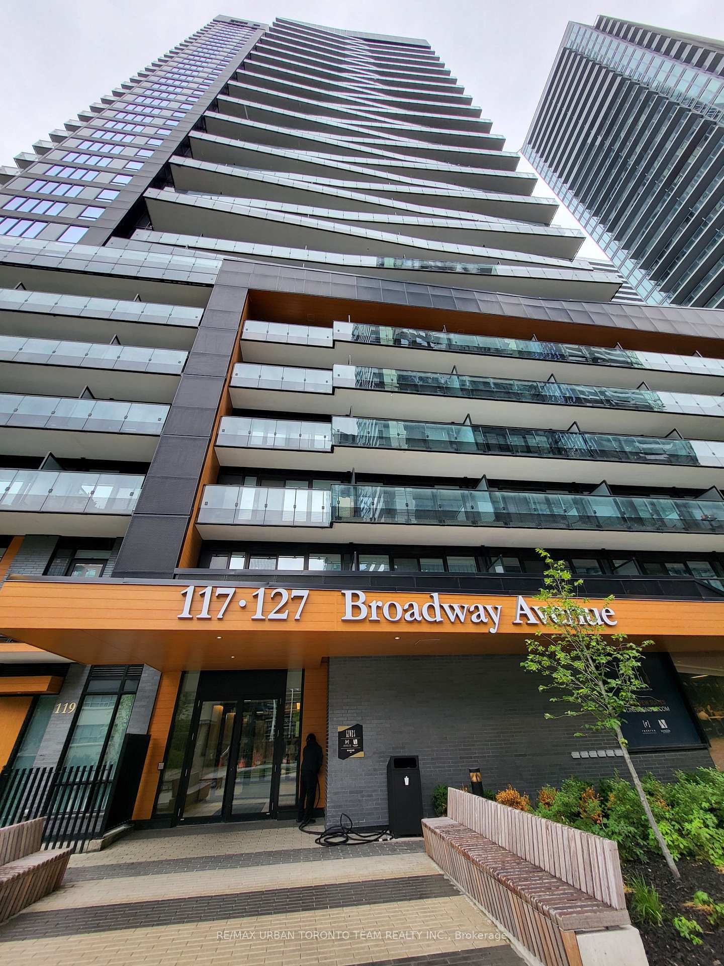Th125 - 117 broadway Avenue, Toronto C10, ON, exterior