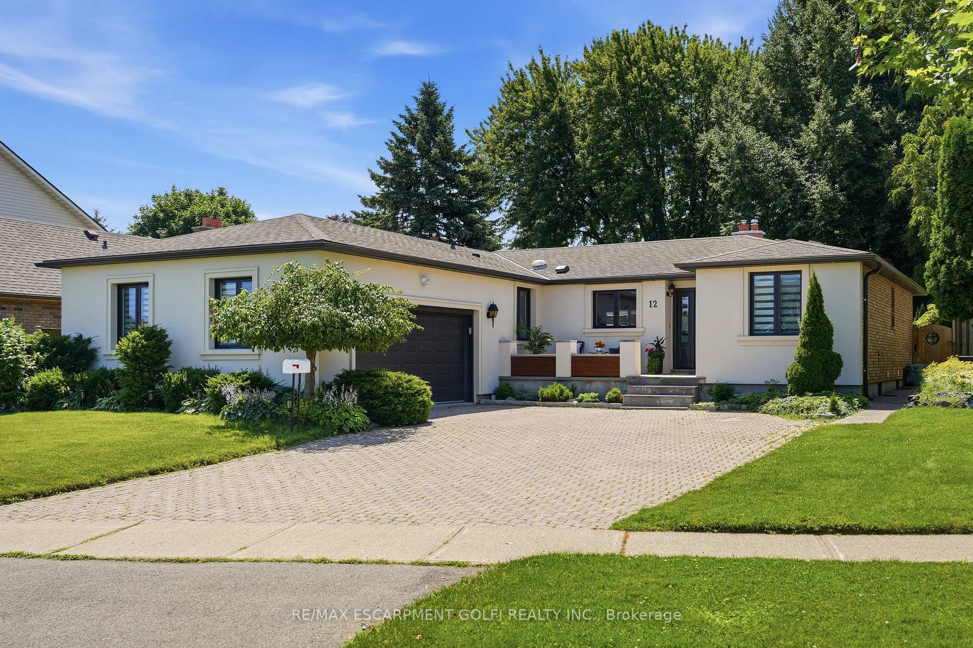 12 Cheval Drive, Grimsby, ON, exterior