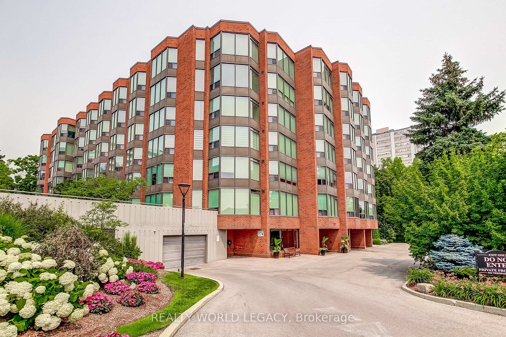 501 - 2121 Lakeshore Road, Burlington, ON, exterior