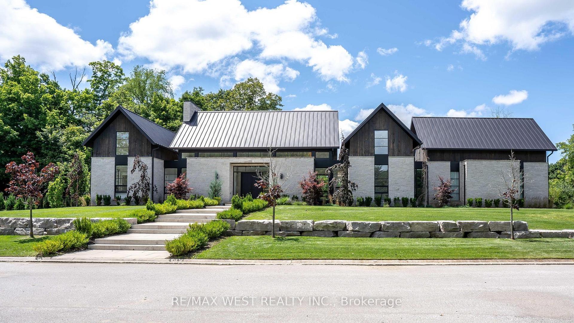 3819 Deer Trail, London South, ON, exterior
