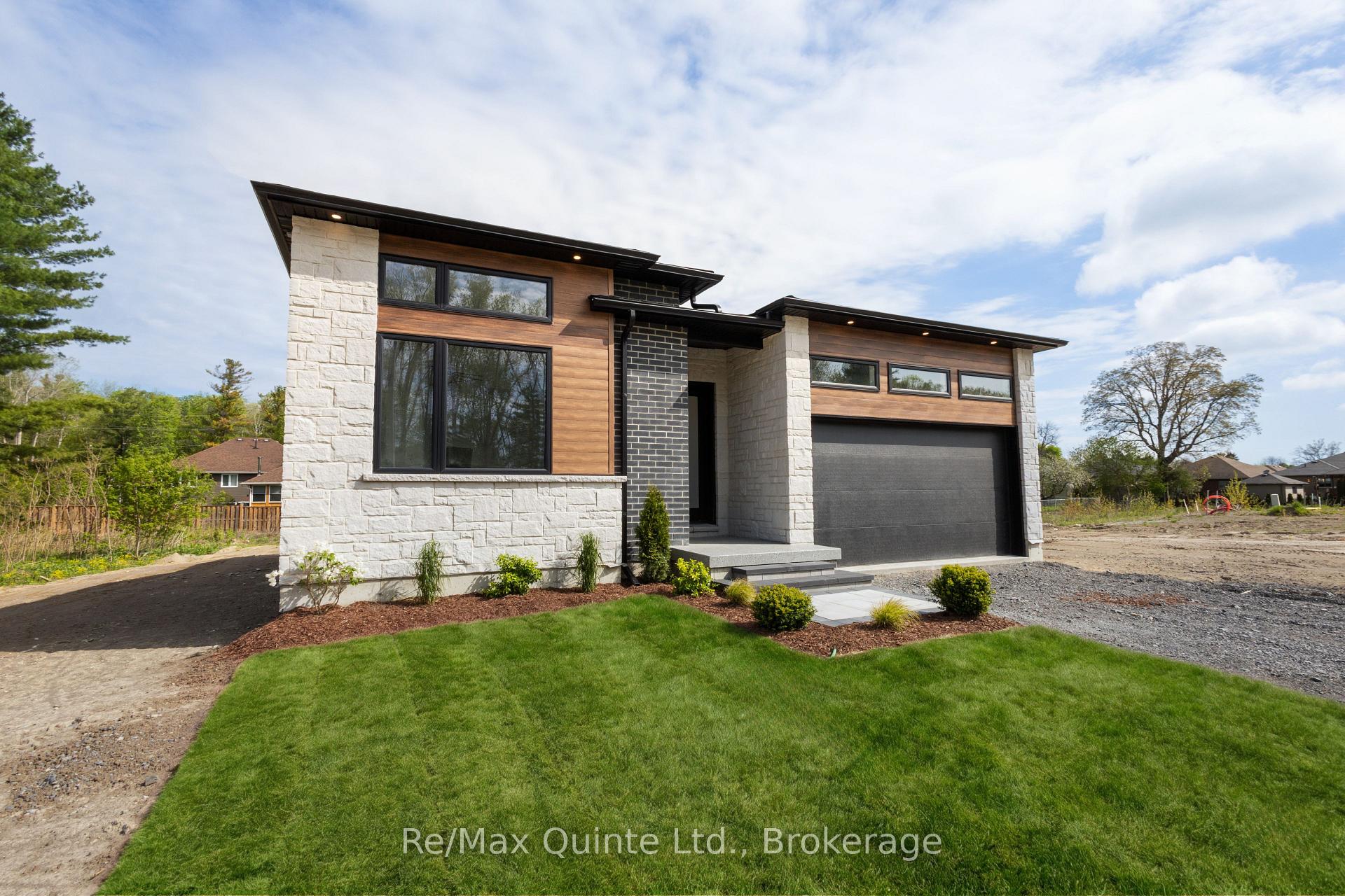 27 Exeter Court, Quinte West, ON, exterior