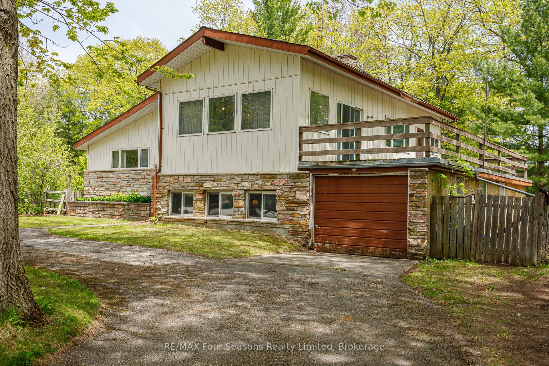 828 Oxbow Park Drive, Wasaga Beach, ON, exterior
