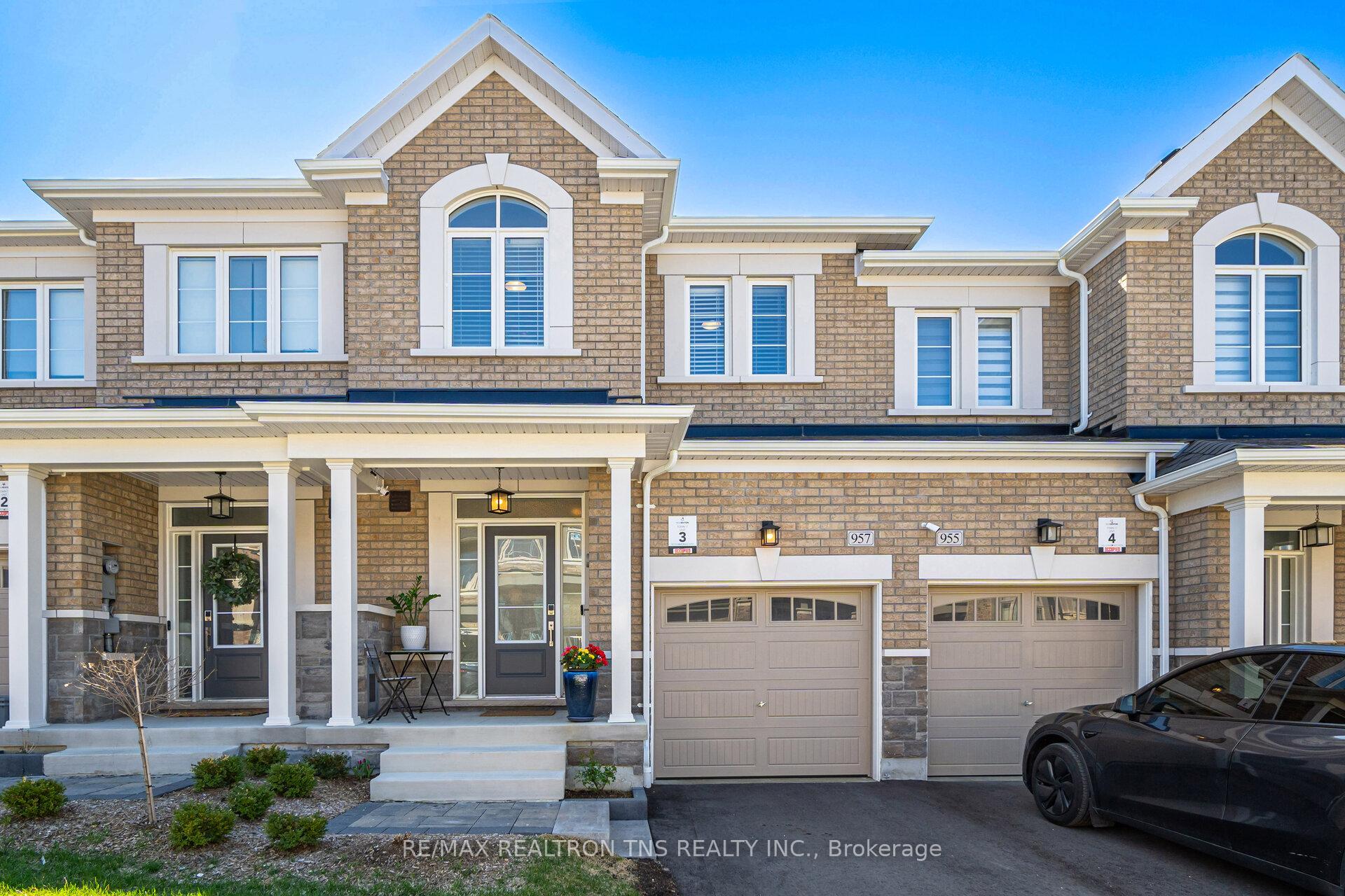 957 Cormorant Path, Pickering, ON, exterior