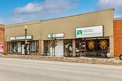 1028 2nd Avenue E, Owen Sound, ON, exterior