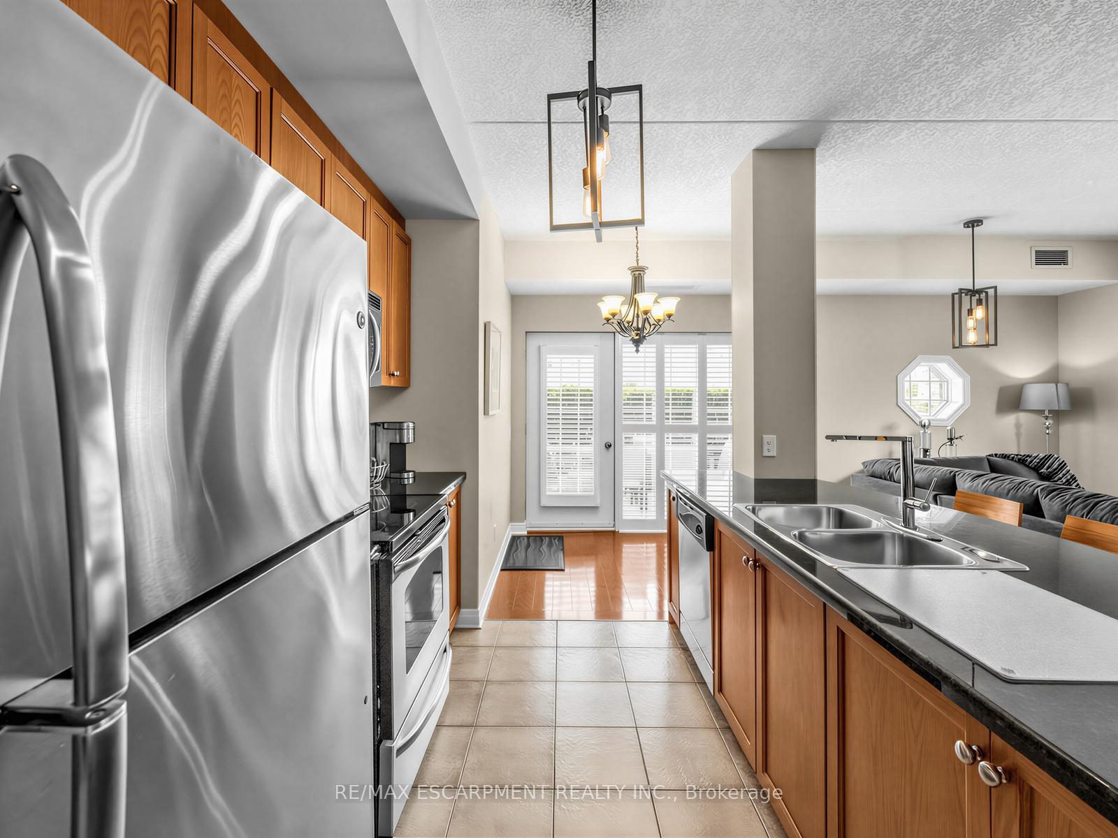 103 - 1379 COSTIGAN Road, Milton, ON, exterior