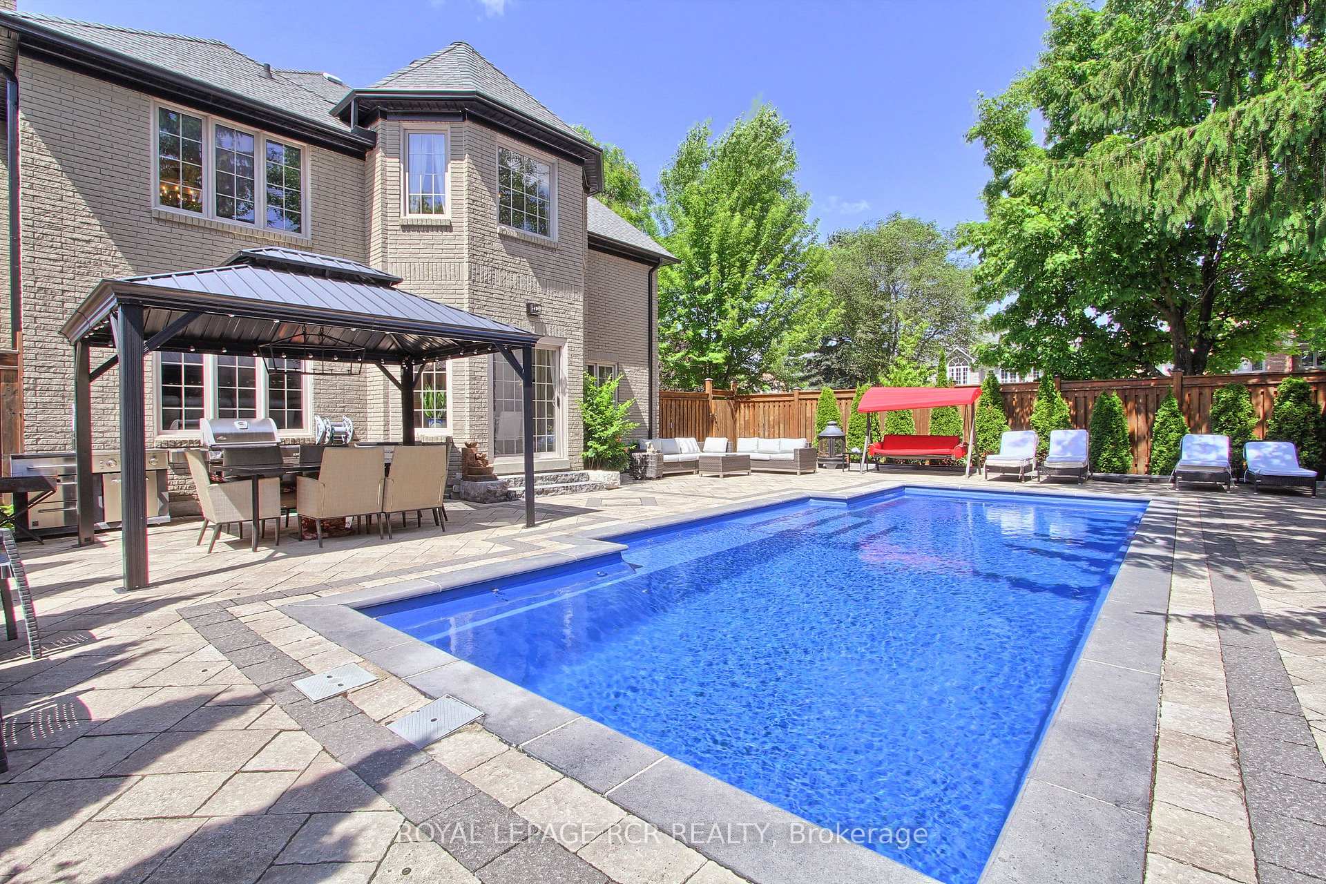 646 Brooker Ridge, Newmarket, ON, exterior