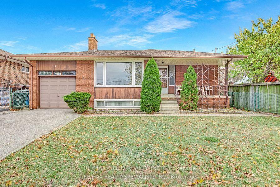 7 Larchmere Avenue, Toronto W05, ON, exterior