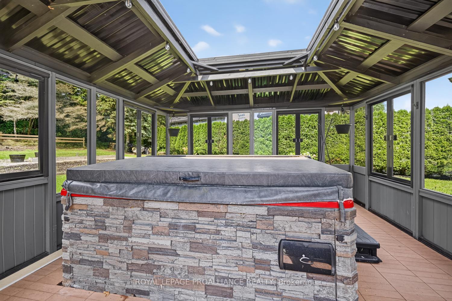 1637 County Rd 2 Road, Edwardsburgh/Cardinal, ON, exterior