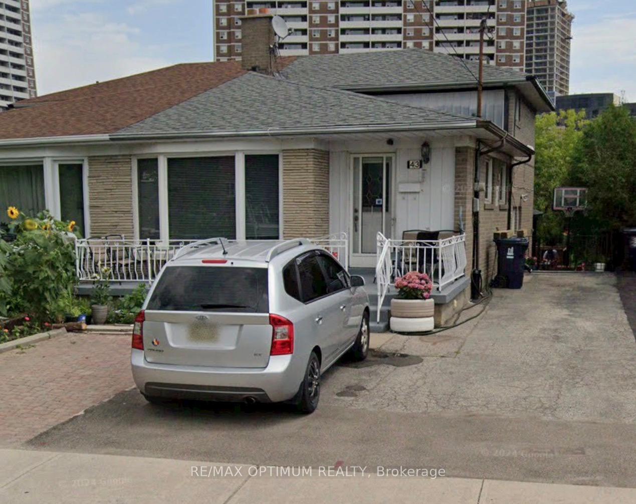 43 Lindylou Road, Toronto W05, ON, exterior