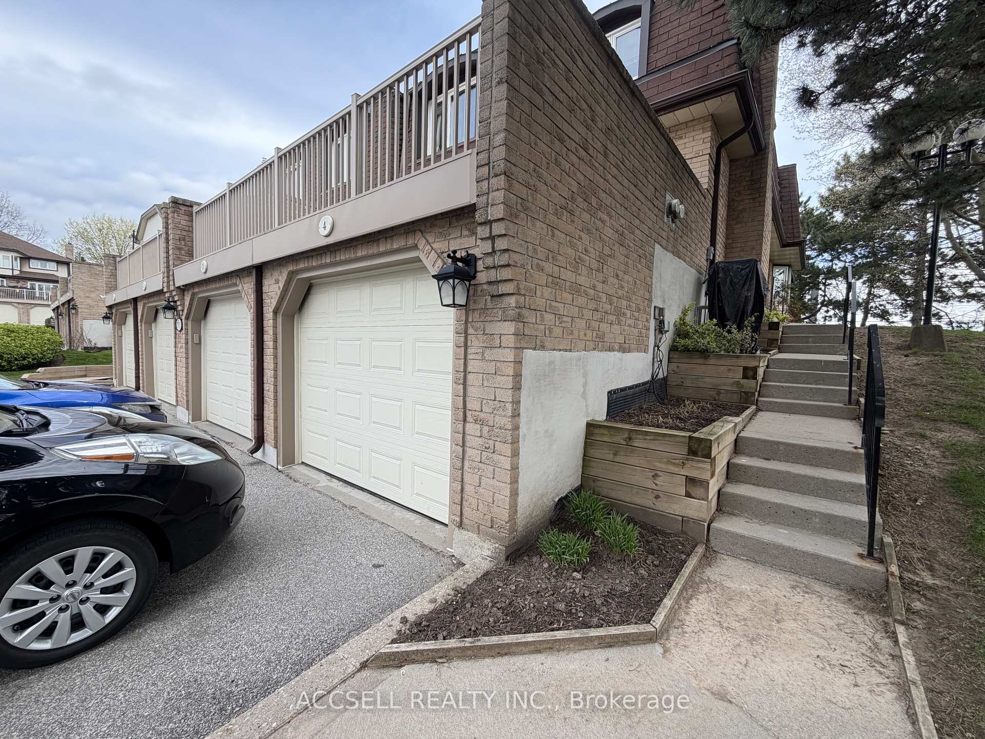 4 - 1510 Upper Middle Road, Burlington, ON, exterior