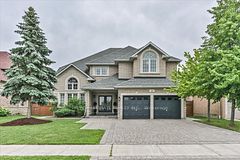 123 Village Green Drive, Vaughan, ON, exterior