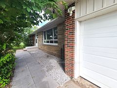 998 King Road, King, ON, exterior