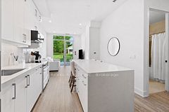 123 - 2075 King Road, King, ON, exterior