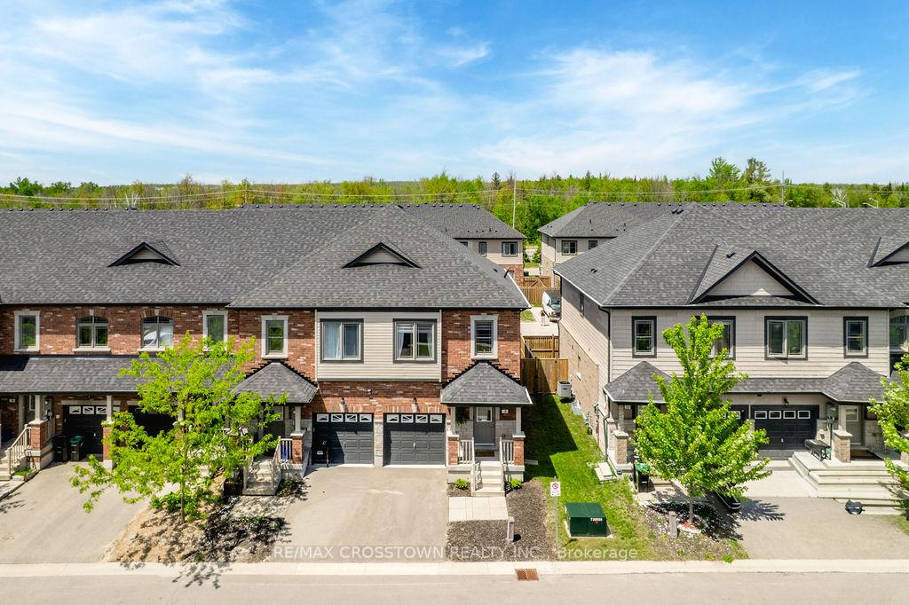 18 Deneb Street, Barrie, ON, exterior