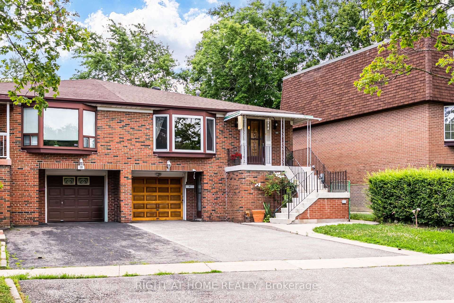 20 Zealand Road, Toronto W09, ON, exterior
