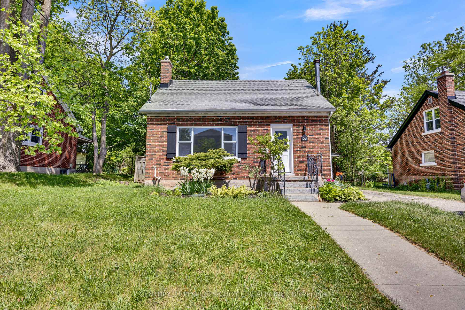 52 Columbia Street W, Waterloo, ON, exterior
