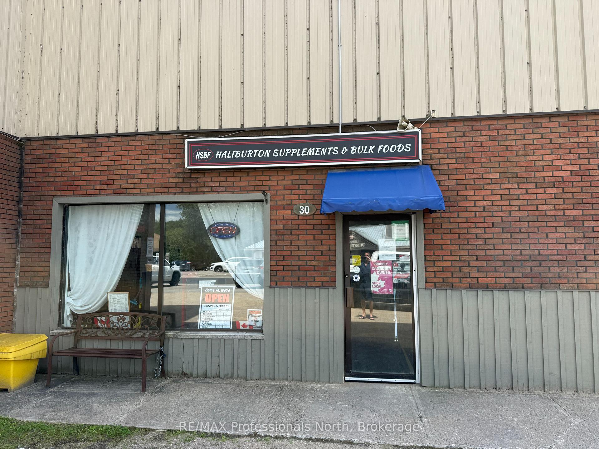 30 York Street, Dysart et al, ON, exterior