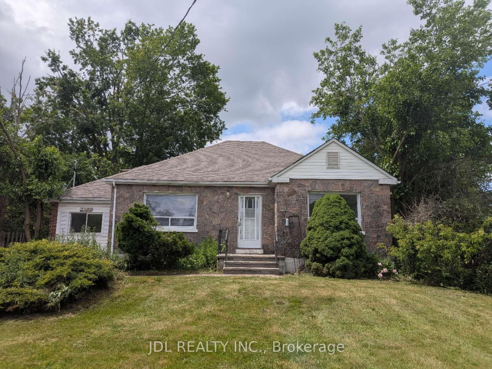 7900 Yonge Street, Innisfil, ON, exterior