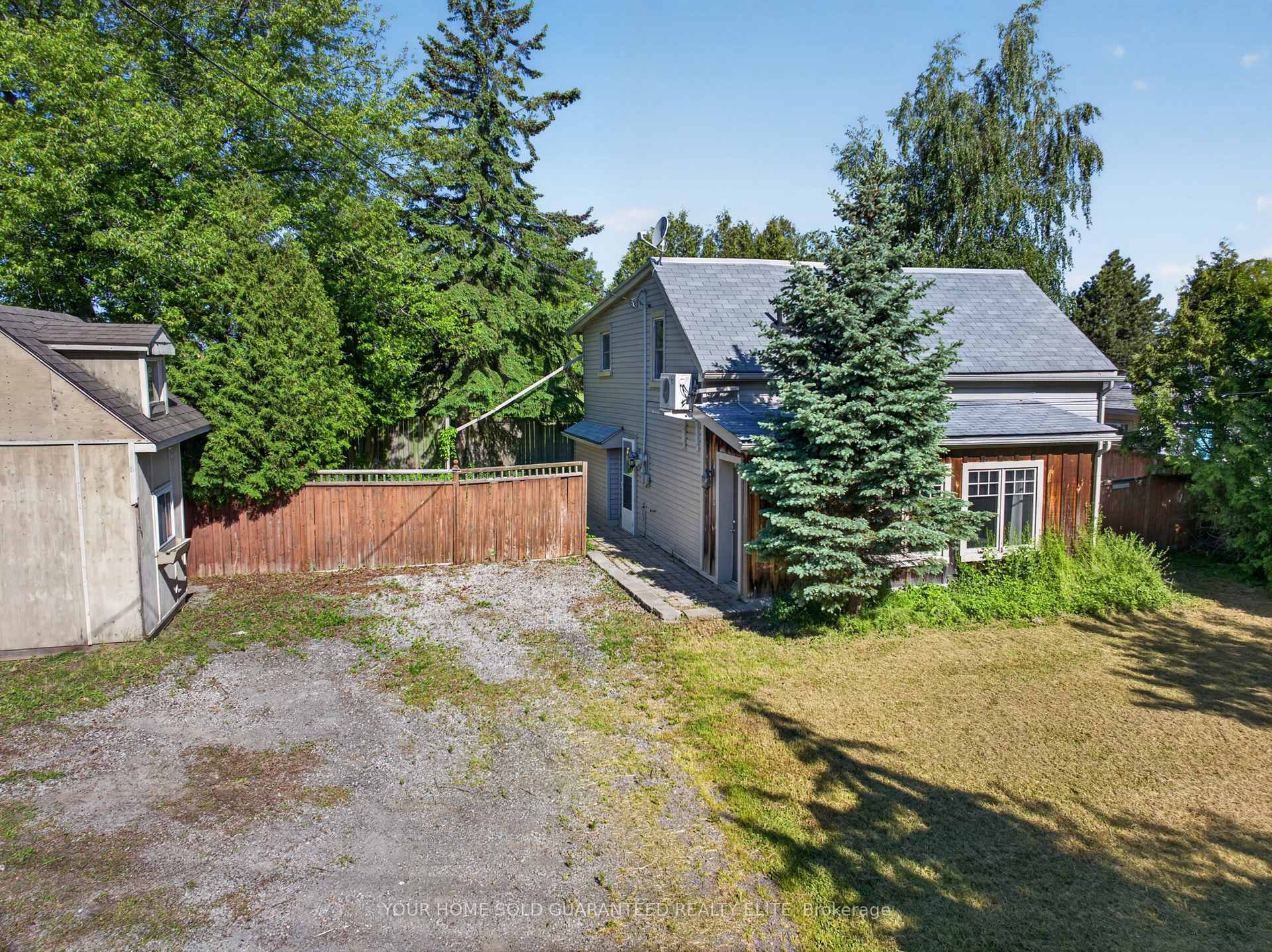 126 Mountain Street, Grimsby, ON, exterior