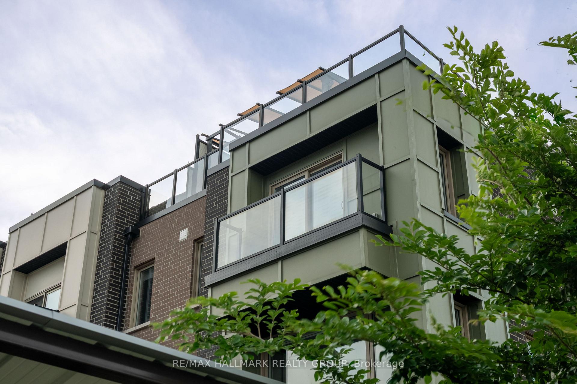 217 - 583 Takamose Private, Manor Park - Cardinal Glen and Area, ON, exterior