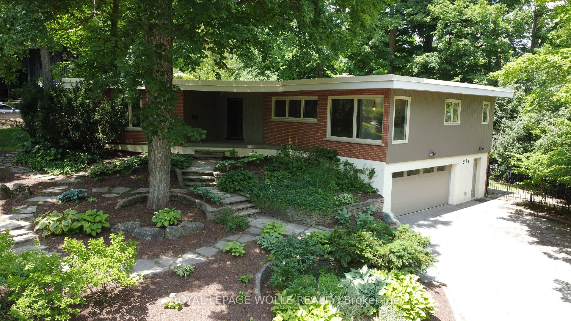 294 Algonquin Drive, Waterloo, ON, exterior