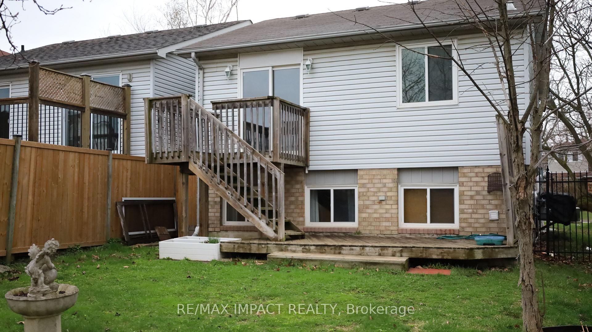 11 Fenwick Avenue, Clarington, ON, exterior