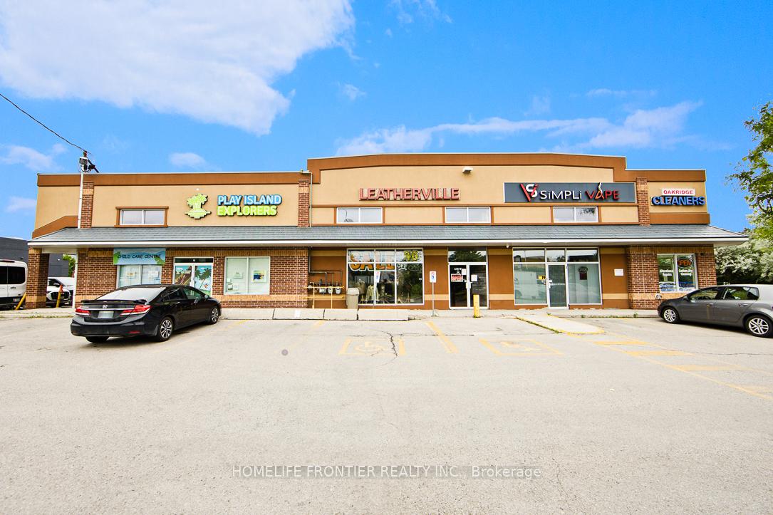 13390 Yonge Street, Richmond Hill, ON, exterior