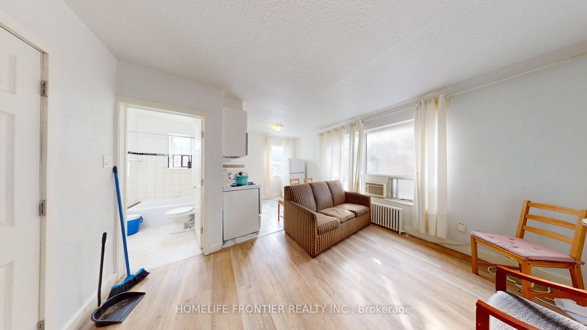 4 - 1110 Weston Road, Toronto W04, ON, exterior