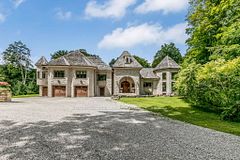1865 Davis Drive W, King, ON, exterior