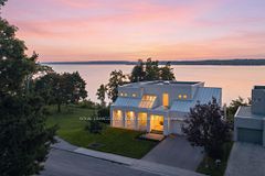 51 Kempenfelt Drive, Barrie, ON, exterior