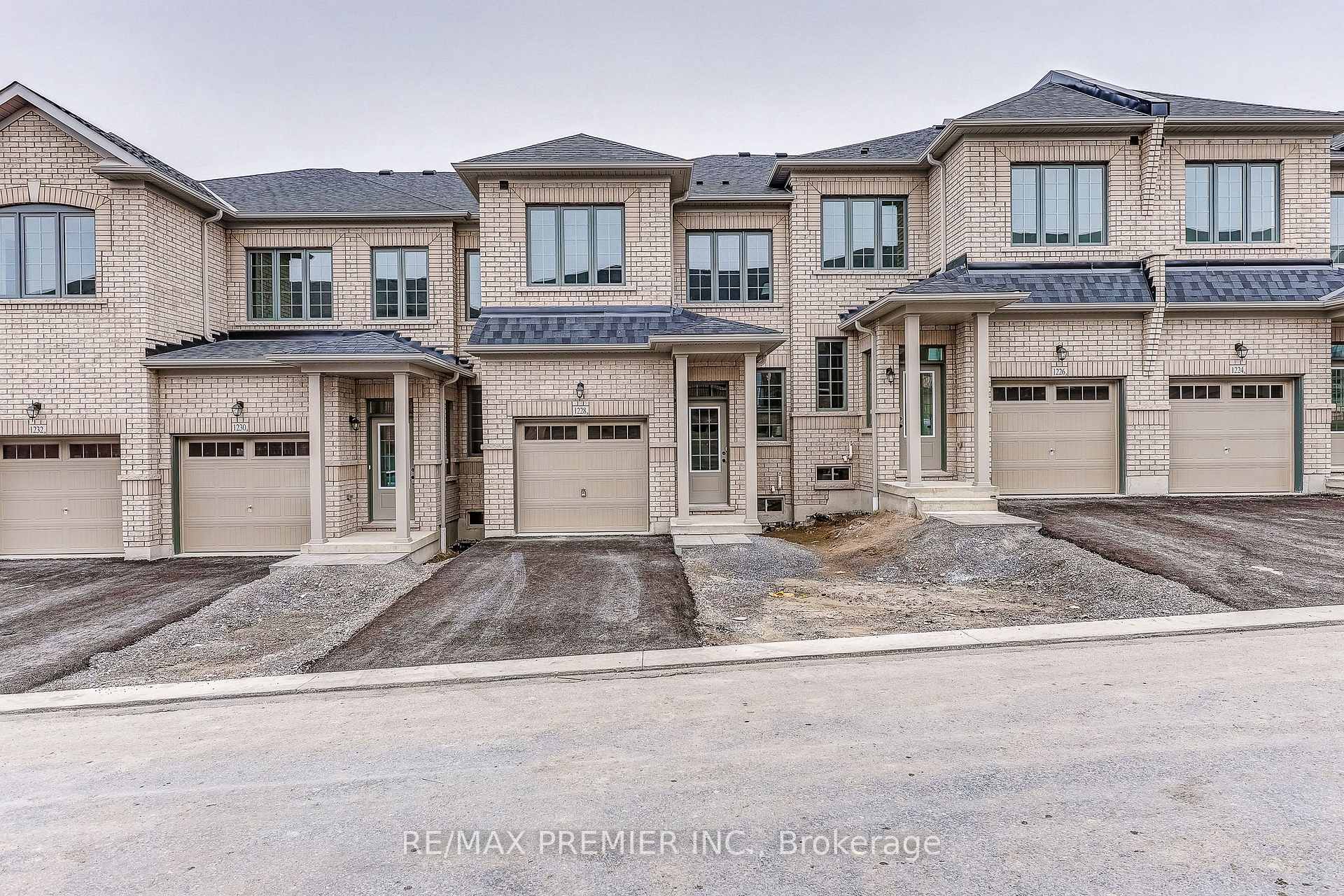 1228 Elizabeth Mackenzie Drive, Pickering, ON, exterior