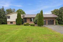 25 Crysler Station Road, North Stormont, ON, exterior