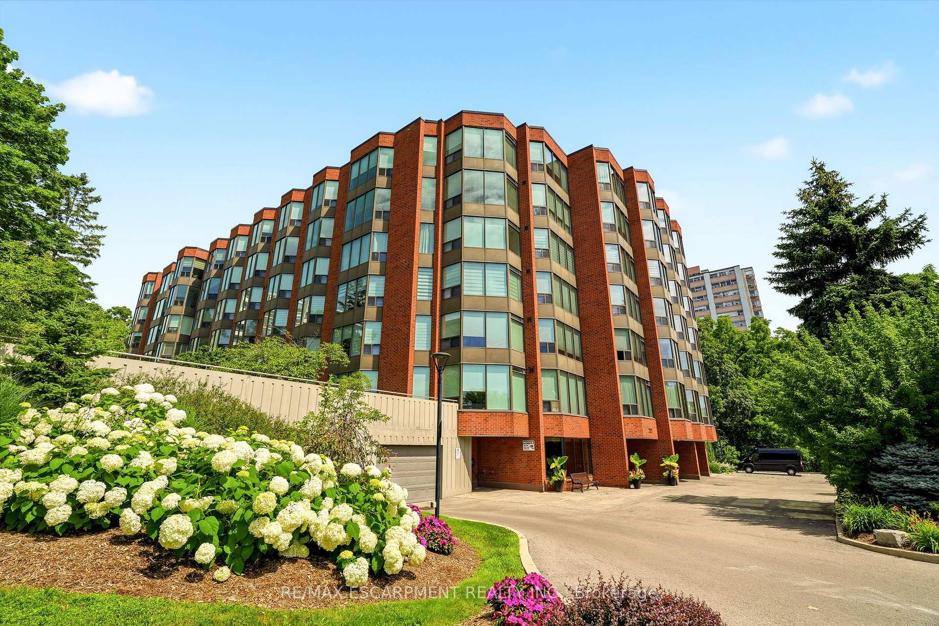 507 - 2121 Lakeshore Road, Burlington, ON, exterior