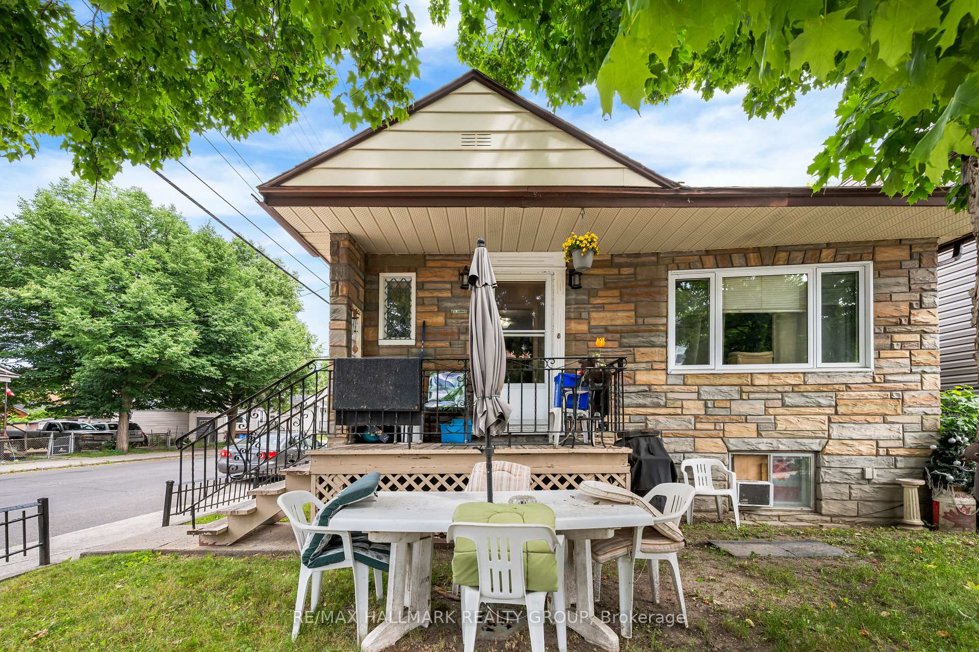 201 Ethel Street, Vanier and Kingsview Park, ON, exterior