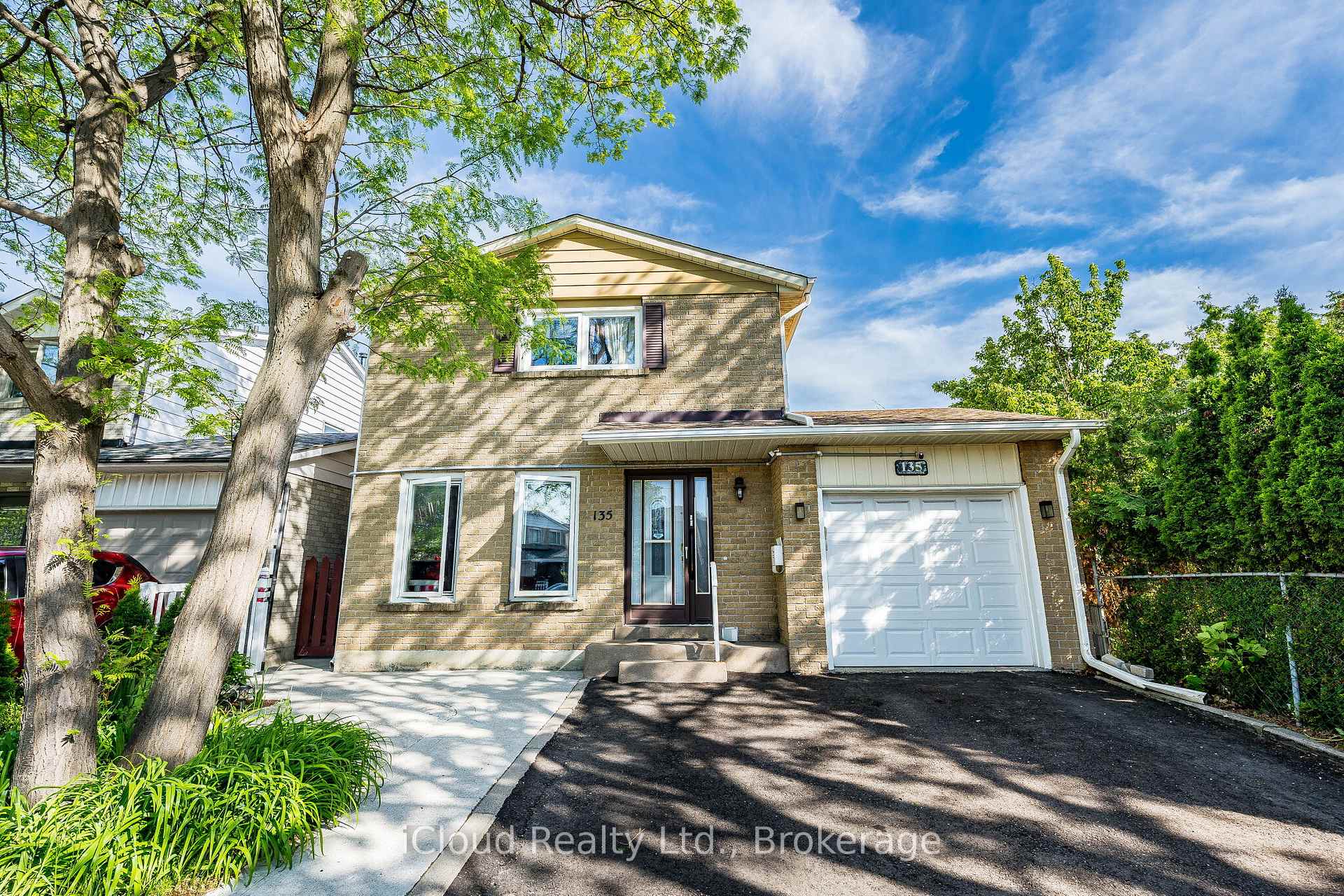135 Autumn Glen Circle, Toronto W10, ON, exterior