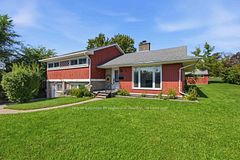 302 King Street, Quinte West, ON, exterior