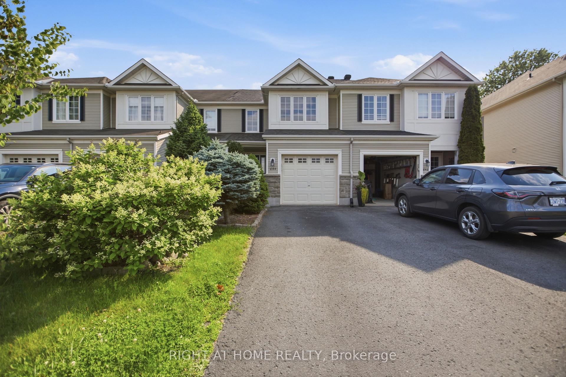 644 Kilbirnie Drive, Barrhaven, ON, exterior