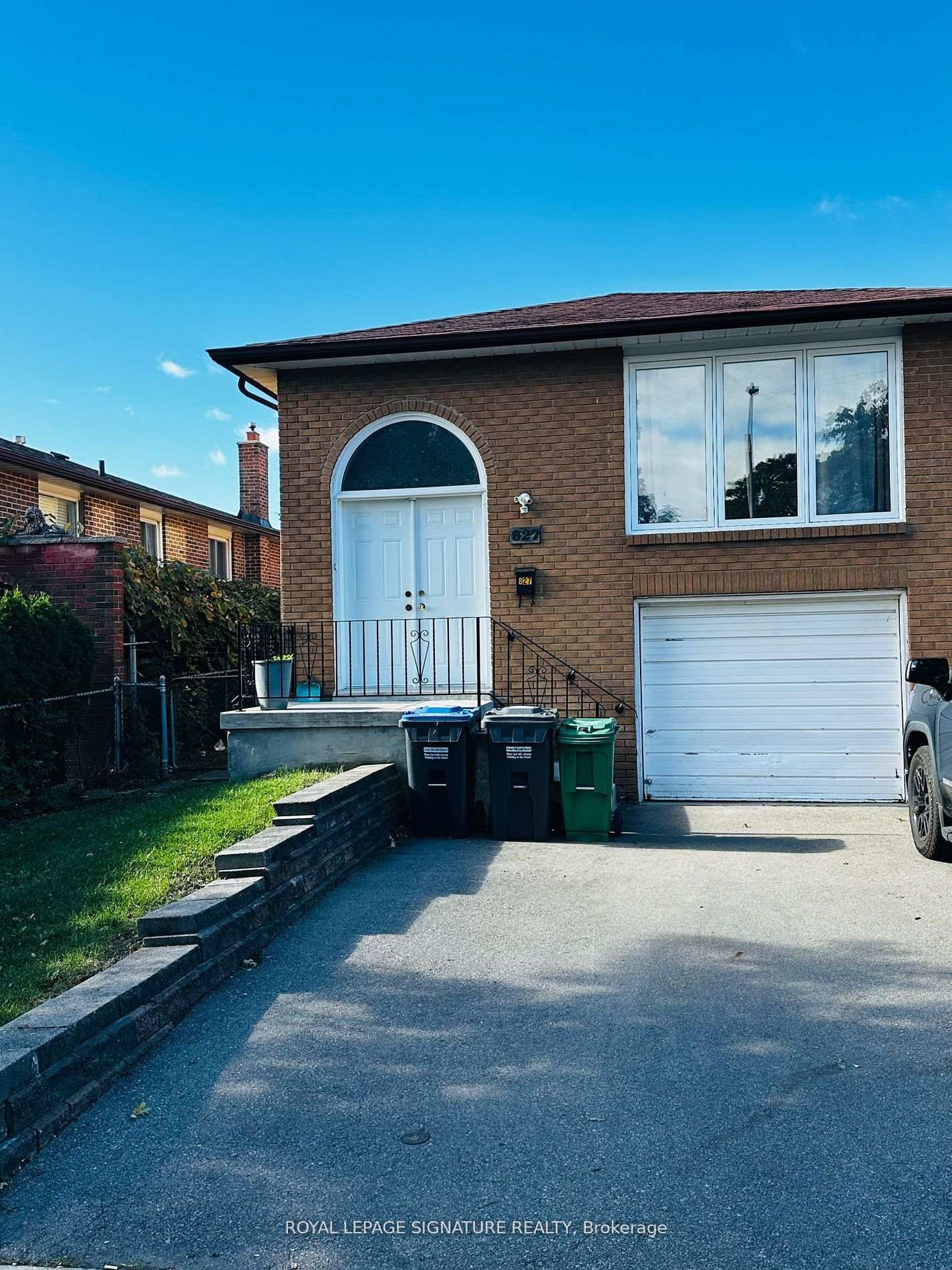 827 Stainton Drive, Mississauga, ON, exterior