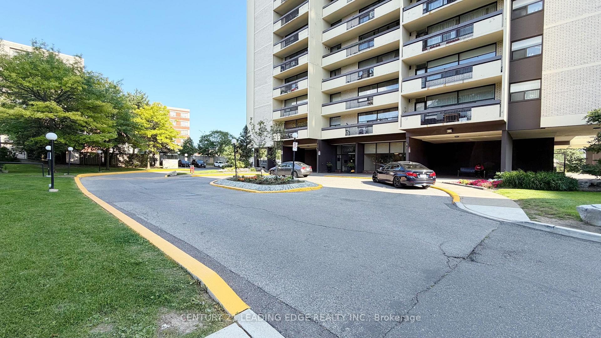 1007 - 1455 Lawrence Avenue W, Toronto W04, ON, exterior