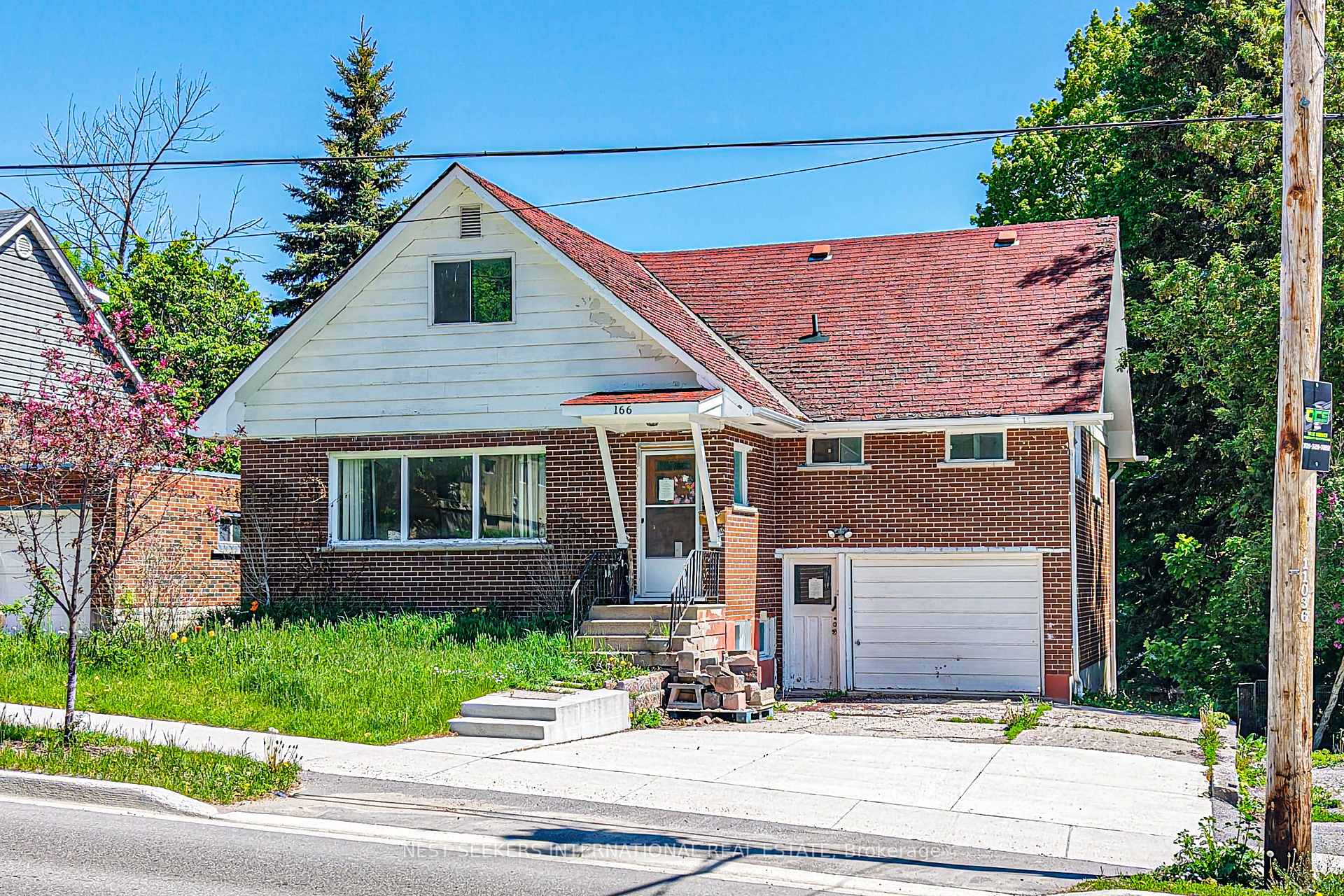 166 Laclie Street, Orillia, ON, exterior