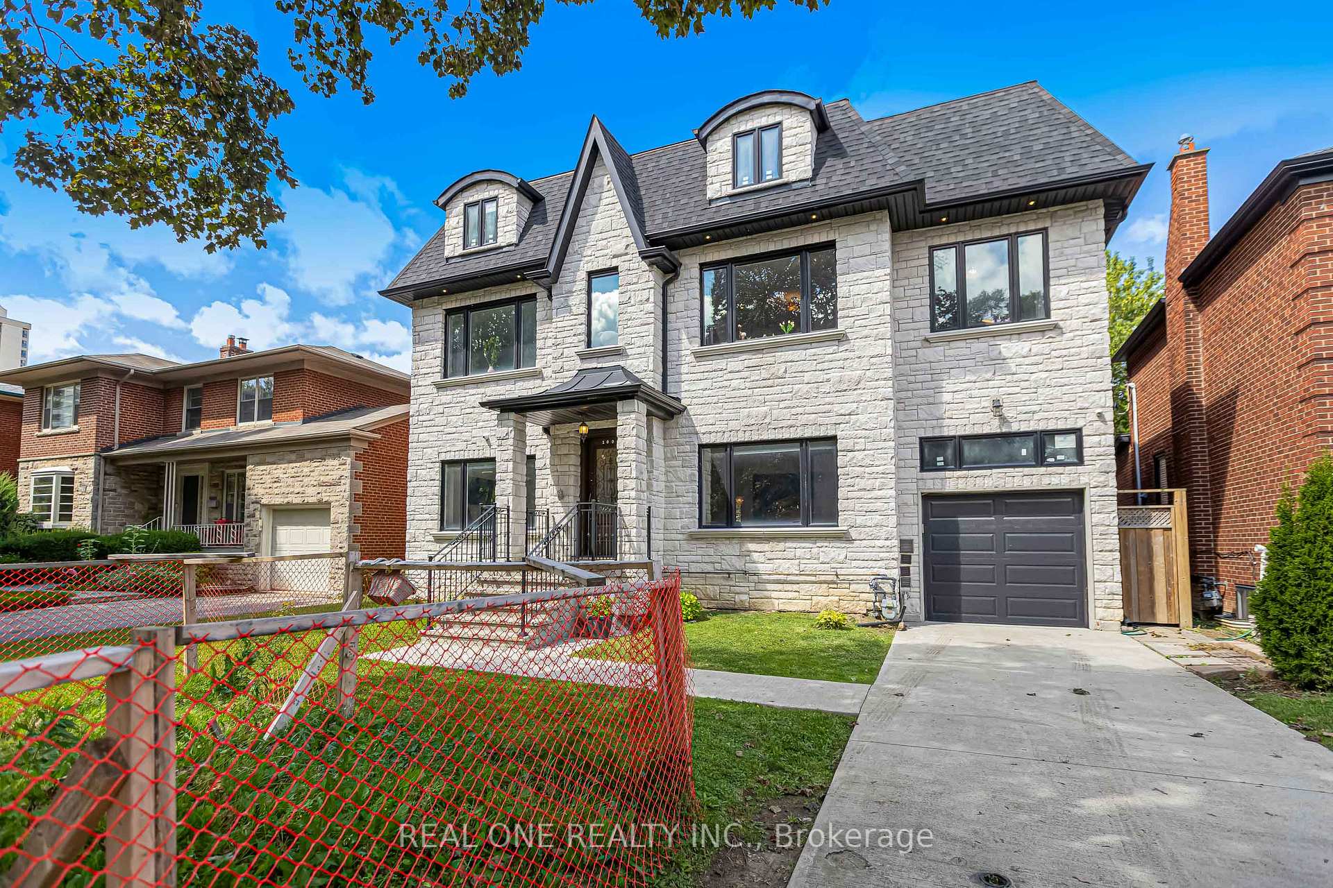 100 Ridelle Avenue, Toronto C04, ON, exterior