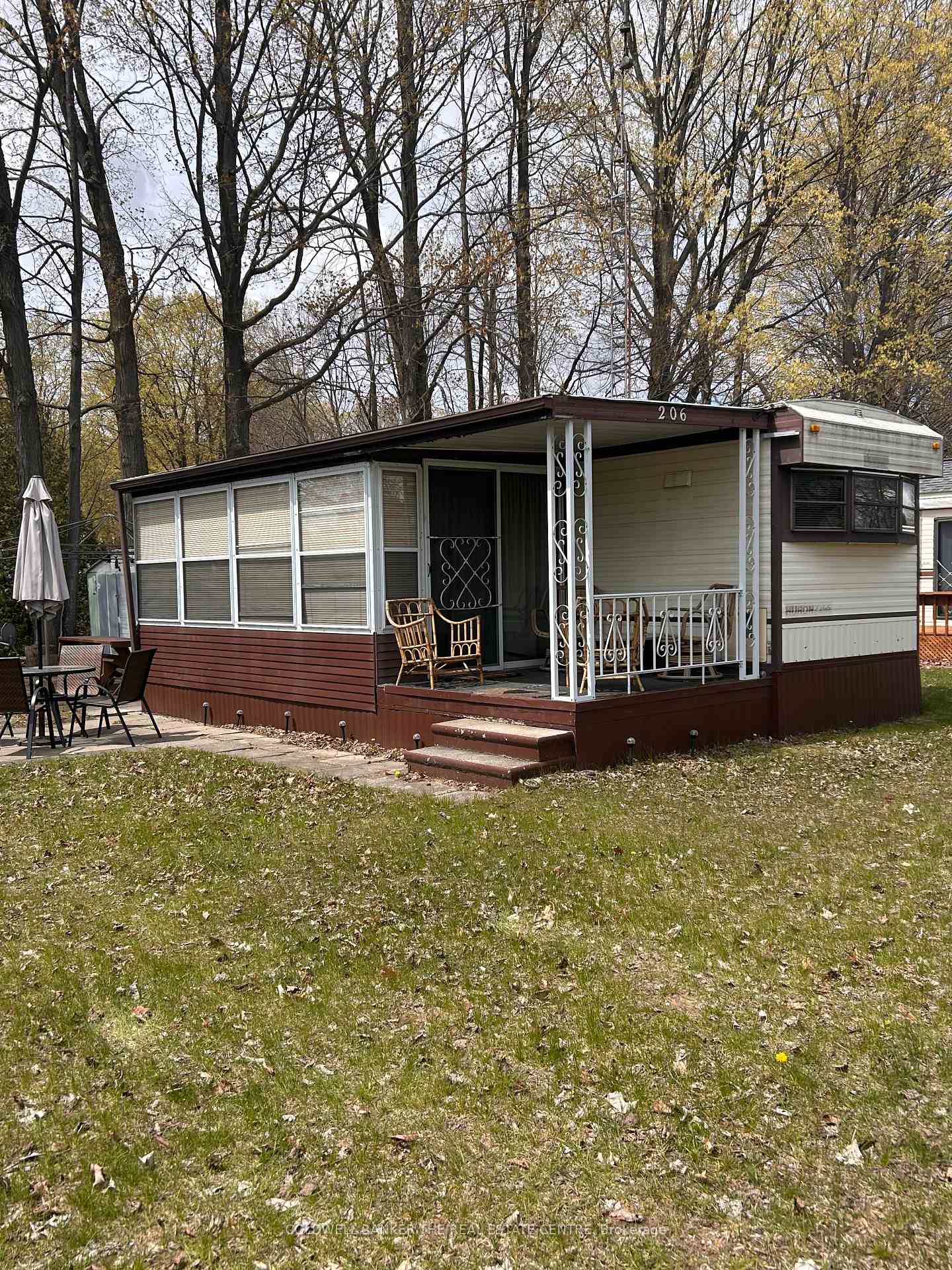 206 - 285 Crydermans Side Road, Georgina, ON, exterior
