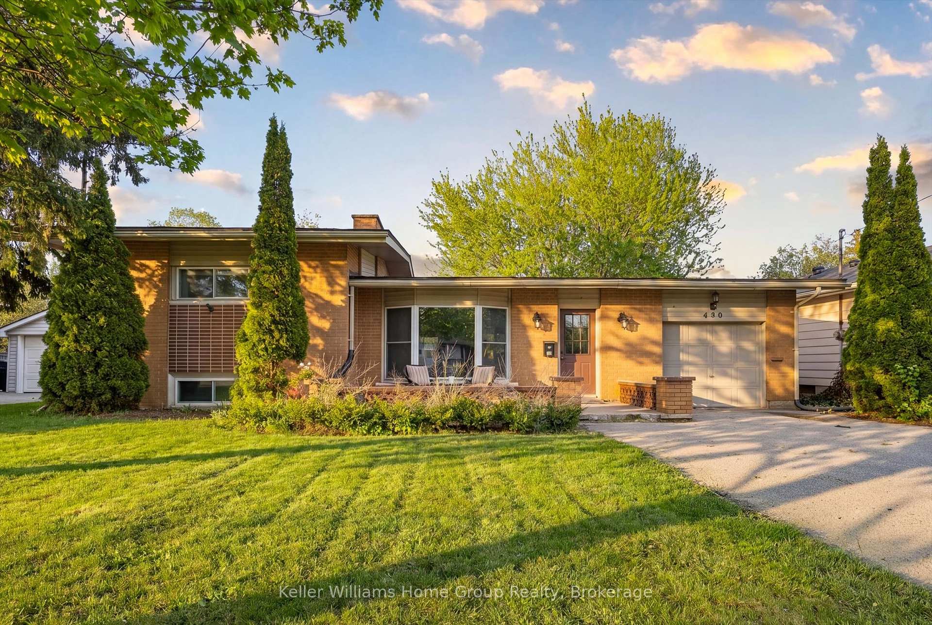 490 Garafraxa Street E, Centre Wellington, ON, exterior