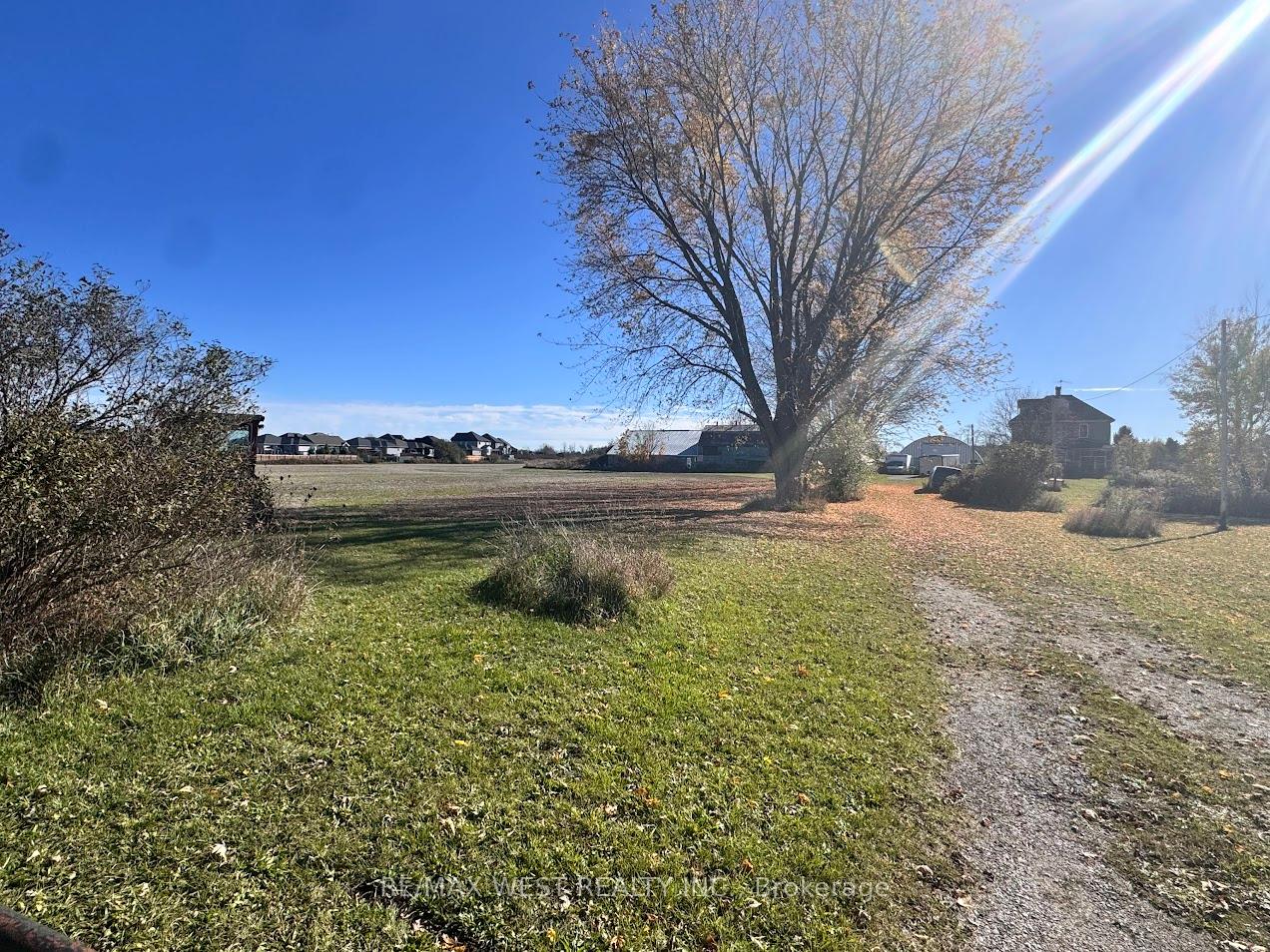 211 Queen Street W, Springwater, ON, exterior
