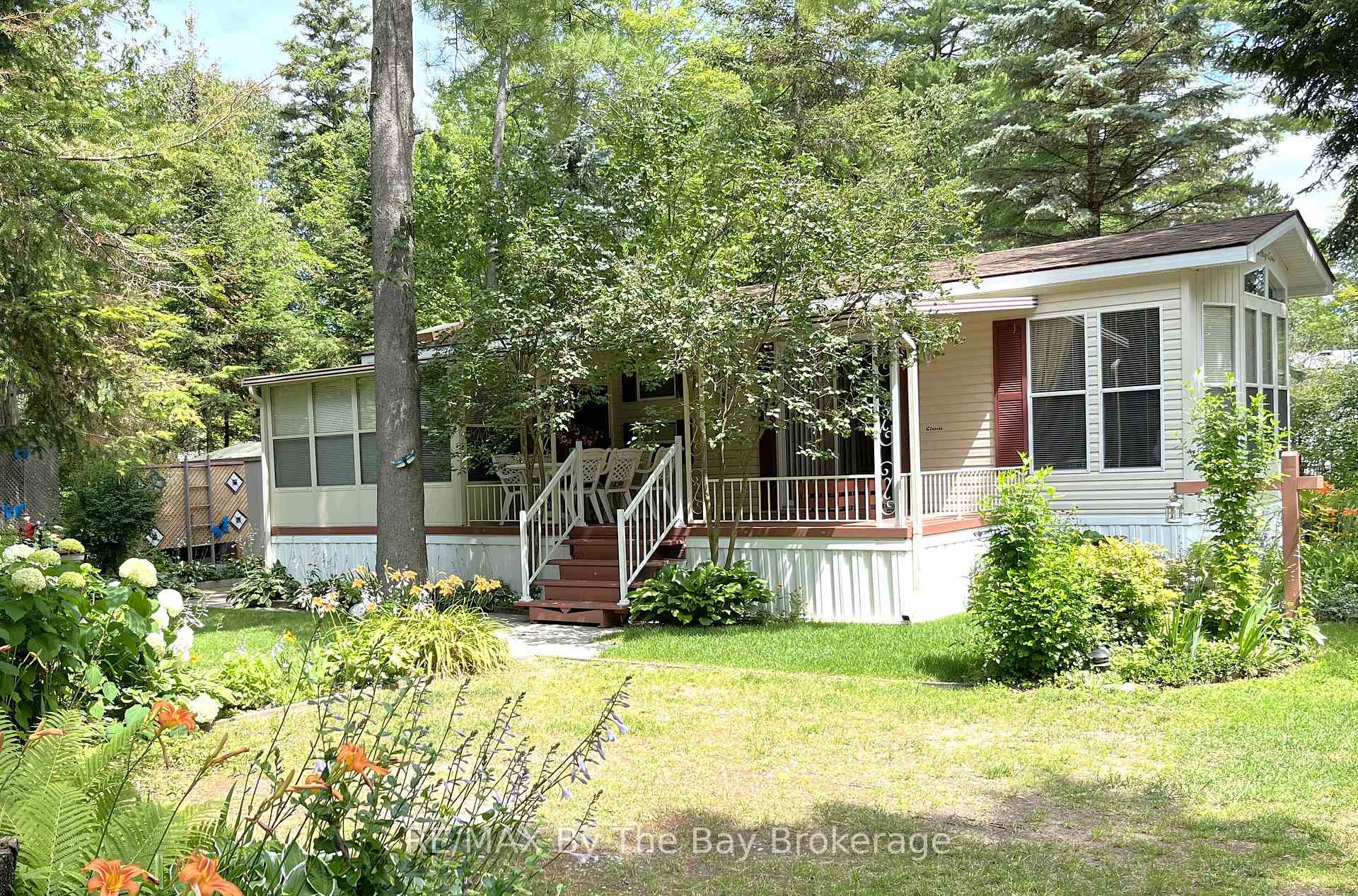 247 - 85 Theme Park Drive, Wasaga Beach, ON, exterior