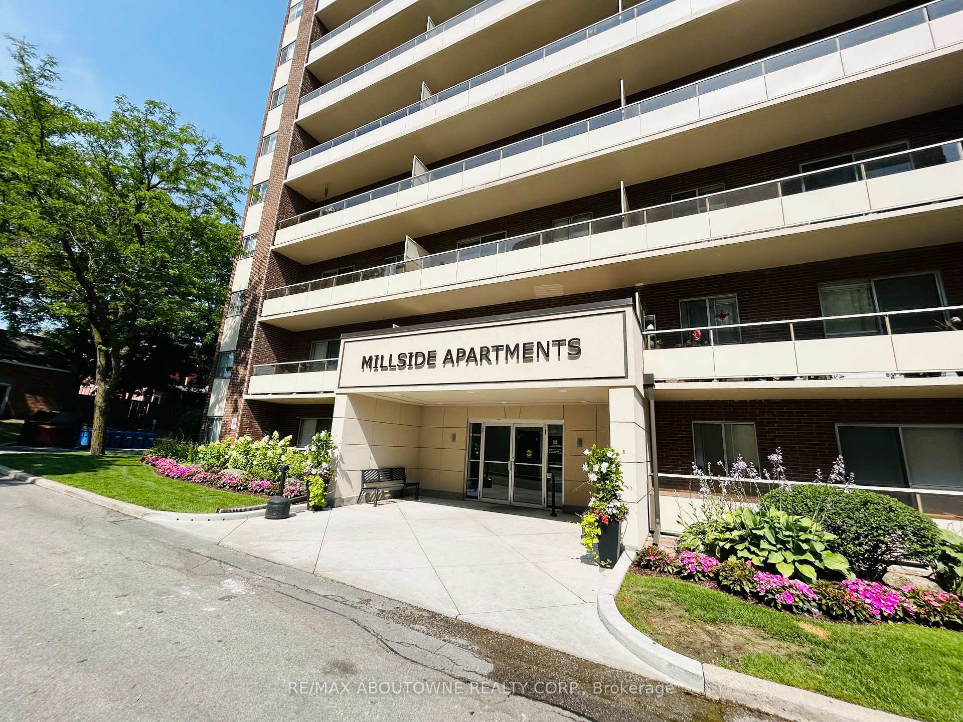 1008 - 101 Millside Drive, Milton, ON, exterior