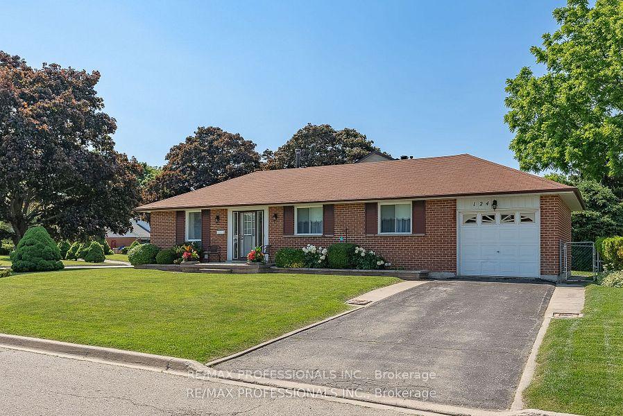 Lower - 124 Panter Crescent, Ajax, ON, exterior