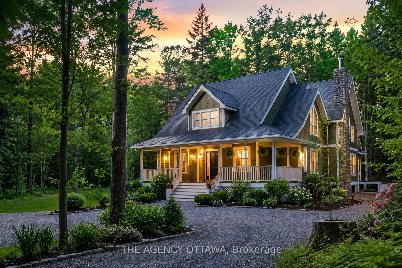 - Apple Street S, Mississippi Mills, ON, exterior